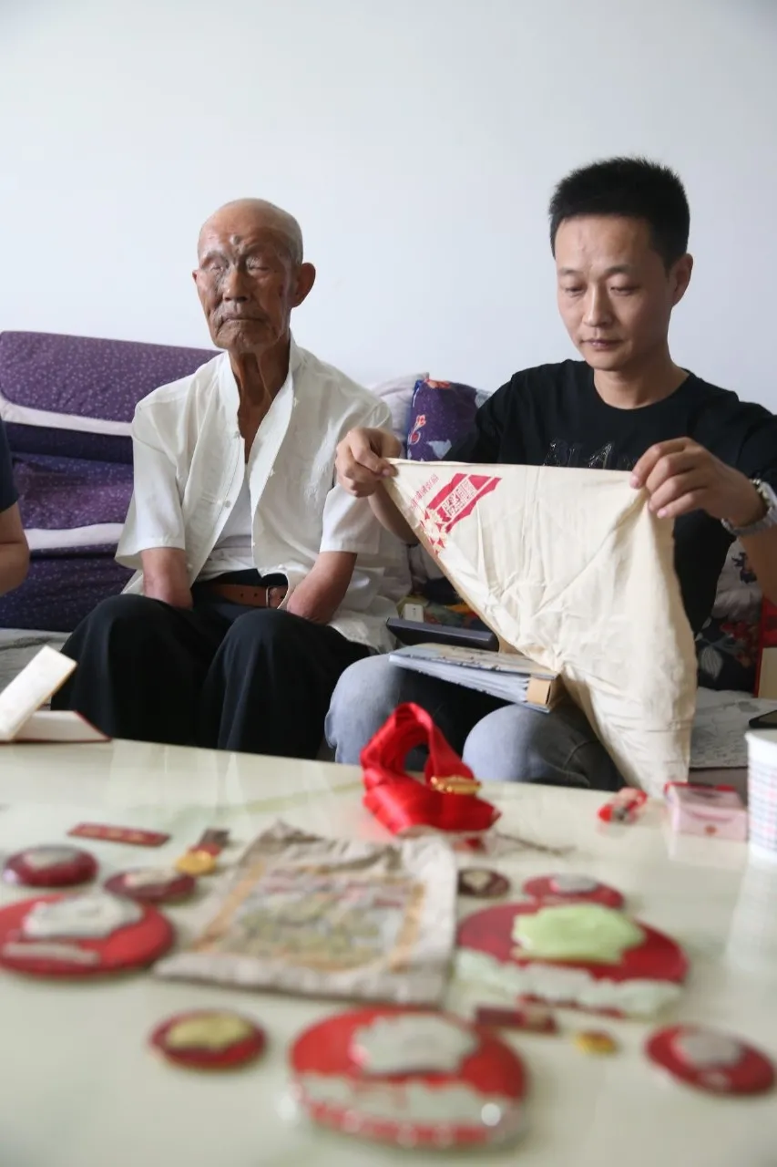 （转载）向英雄致敬 | 断臂老兵李化武 本色依旧