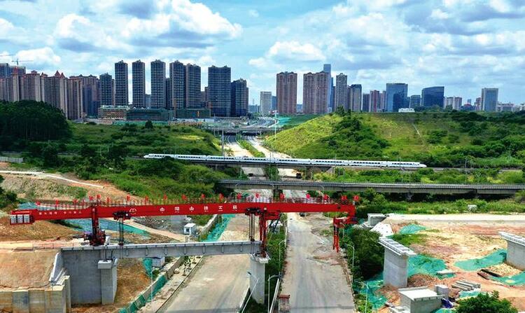 贵南高铁引入南宁枢纽工程开始架梁