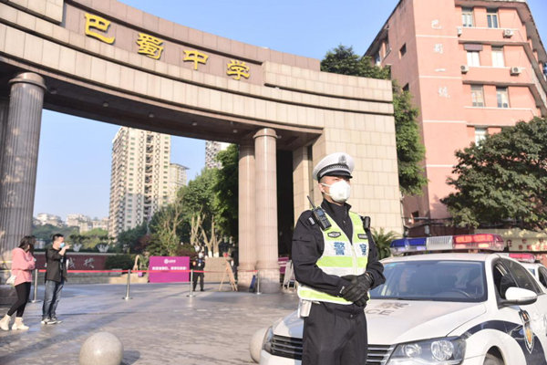 【OK有修改】重庆第二批学校开学复课 渝中警方“有备而来”安全护航
