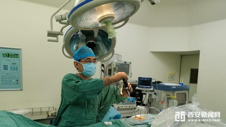 西安市红会医院完成世界首例新型经皮骨水泥桥接螺钉系统联合椎体成形术