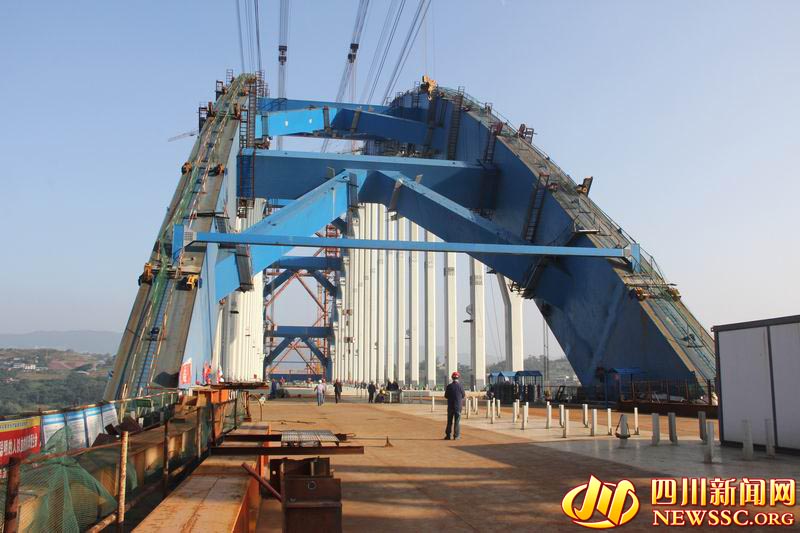 成贵铁路宜宾金沙江公铁两用桥主拱铁路梁合龙