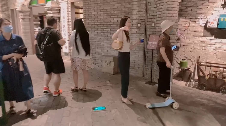 It's So Much Fun Visiting Internet-Famous Old Beijing Tourist Sites