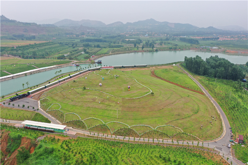 河北迁安：昔日矿山变景区 生态修复换新颜