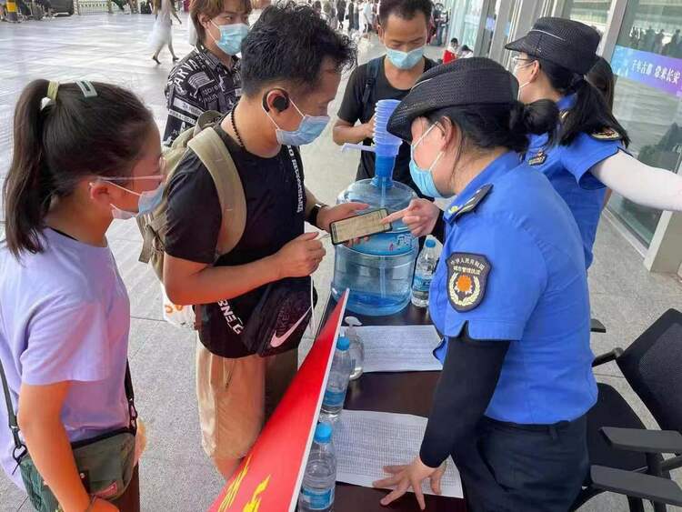 （轉載）列車停運，西安經開區全方位守護“不停運” 旅客滯留應急保障_fororder_60fa1deba3101e7c920e9ae6