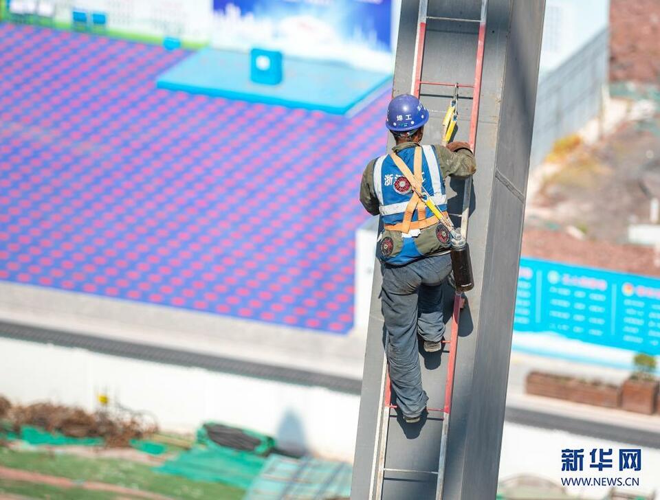 重庆龙兴足球场钢结构施工进入收尾阶段