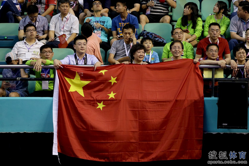 前方图：世乒赛中国男团3-0韩国 许昕怒吼庆祝