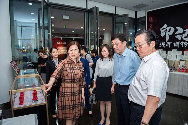北京汽车博物馆正式启动“我和我的祖国”红旗展览系列活动