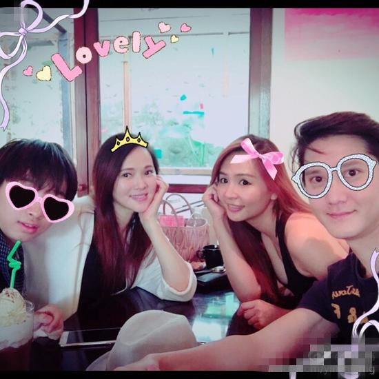 47岁高龄孕妇伊能静养胎 带儿子外出聚会