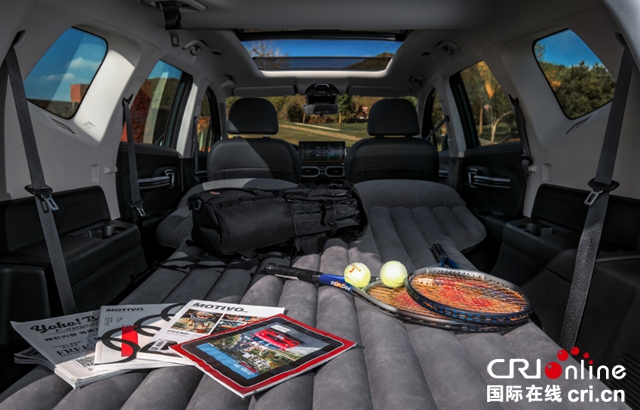 汽车频道【供稿】【资讯】傅首尔 樊登助阵  吉利豪越首秀自带“2.2米大床”的躺赢实力