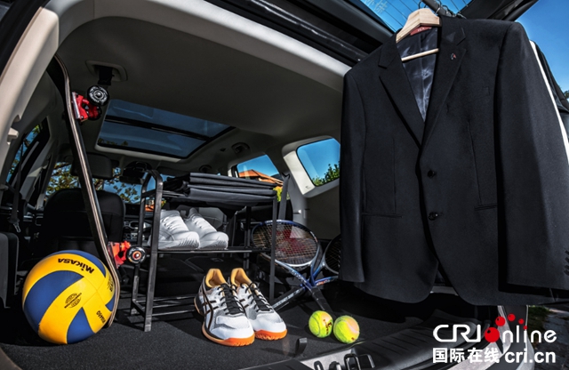 汽车频道【供稿】【资讯】傅首尔 樊登助阵  吉利豪越首秀自带“2.2米大床”的躺赢实力