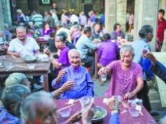 重阳节带旺餐饮市场 专家：老年消费市场潜力大