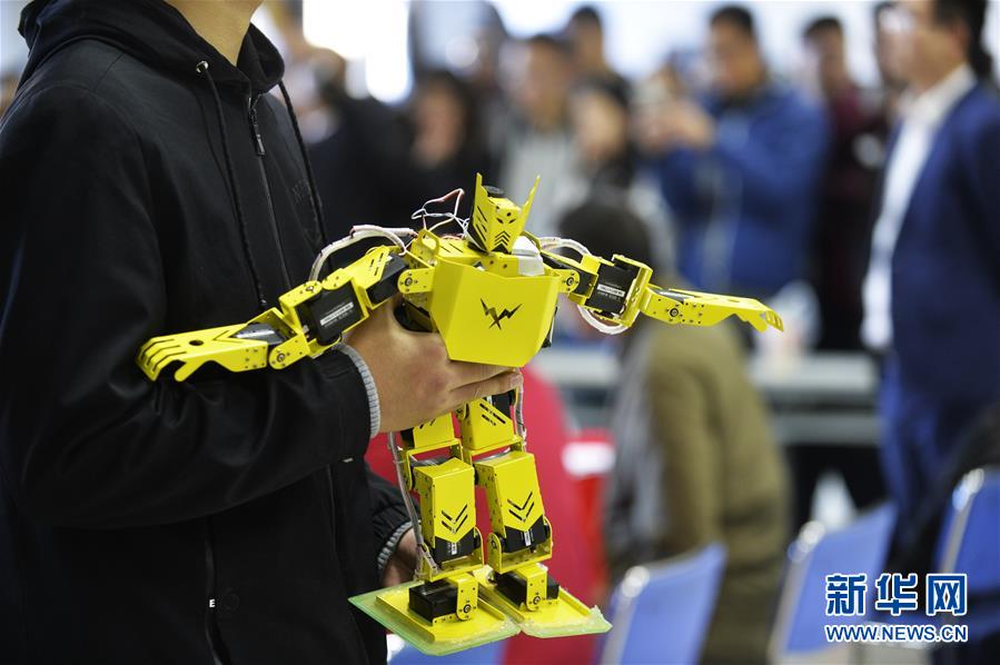 天津市舉行大學生機器人大賽