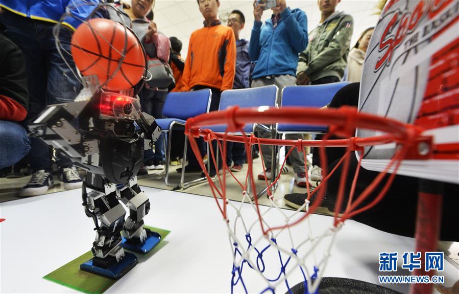 天津市舉行大學生機器人大賽