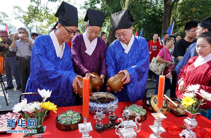 首届闽台重阳民俗文化节在福州举行