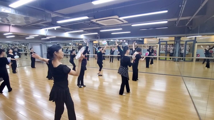 Chinese People Are Not Under Oppression, but Have Colorful Lives!