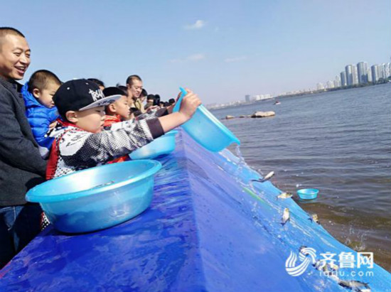 第七屆中國·沂河放魚節開幕_fororder_036c1ebc24a54533fe73de12048d33a0_iqilu_meitu_7