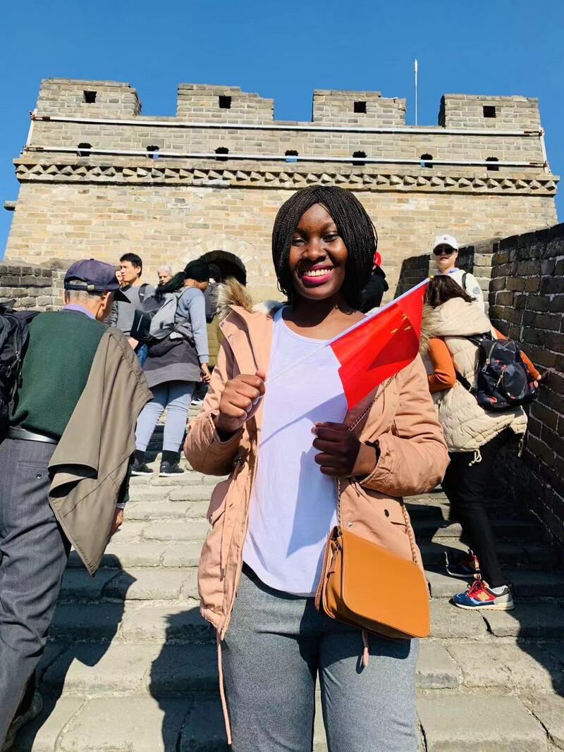 Sarah Marjorey Kisakye: Da fatan zai iya samar da gudummawata ga karfafa dankon zumunci a tsakanin Sin da Afirka_fororder_莎拉参观长城（受访者供图）