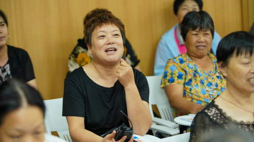 抖音老友计划走进上海社区 助力“老朋友”跨越数字鸿沟_fororder_43