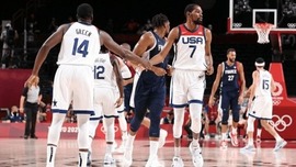 美国队击败法国队摘东京奥运会男篮金牌