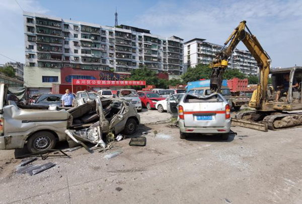 【原創】重慶永川警方集中銷毀427輛違法涉案車輛_fororder_圖片1