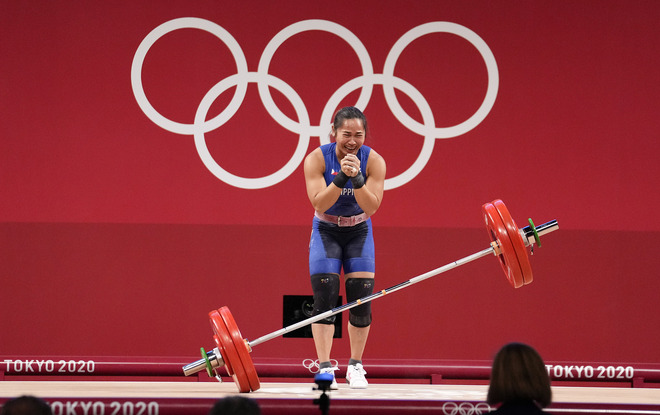 Hidilyn Diaz, nasungkit ang kauna-unahang gintong medalya ng Pilipinas sa Olimpiyada_fororder_VCG111340817412