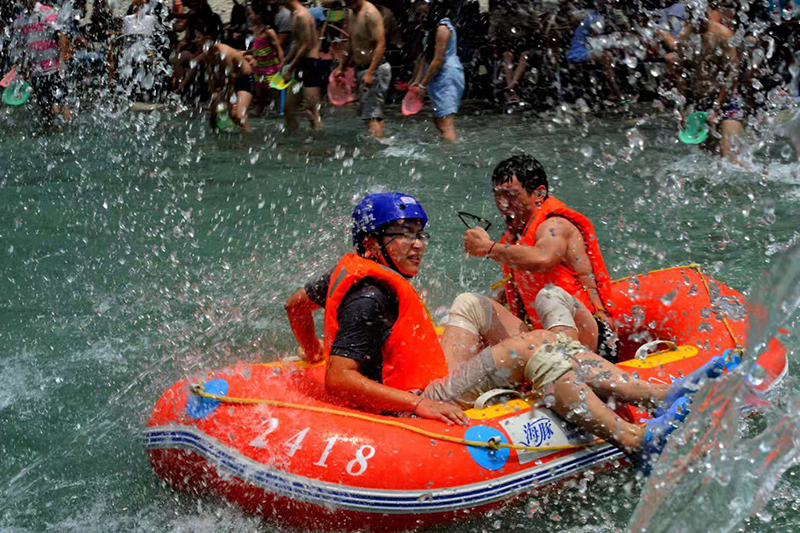 “漂流项目旅游+体育产业” 都江堰龙池镇走出文体旅复合发展新路子_fororder_体验漂流项目-供图-都江堰市委宣传部