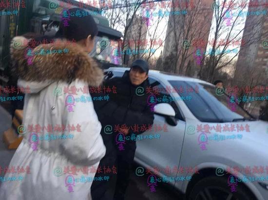 网友爆张艺谋现身北京某餐厅 探班张末倪妮