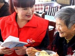 再多礼物不如一场陪伴 重阳节这群老人收到一份特殊礼物