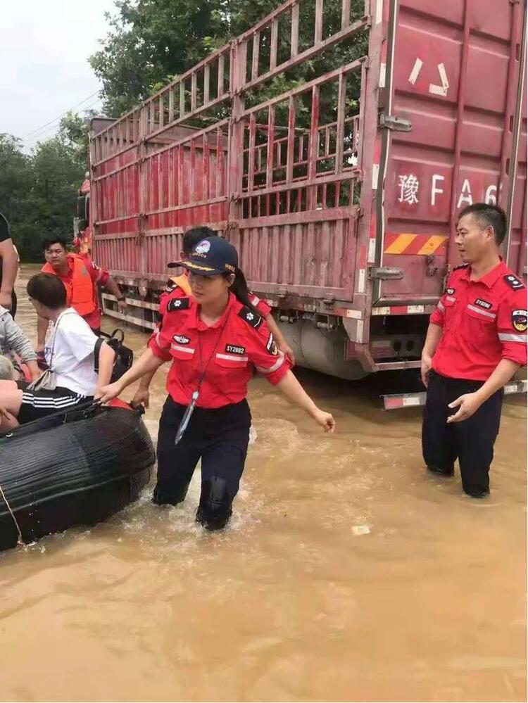 河南洛阳体彩人在新乡抗洪救援一线