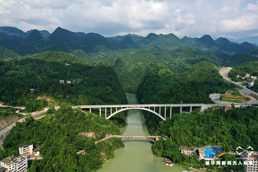 【城市远洋】重庆黔江：峡谷架桥变通途
