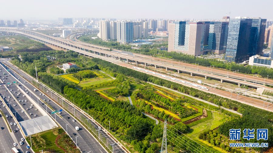 【焦点图-大图】【移动端-轮播图】郑州高铁公园：流动的生态景观绿脊