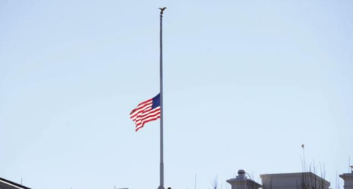 奥巴马下令降半旗纪念南希-里根 称其亲切迷人