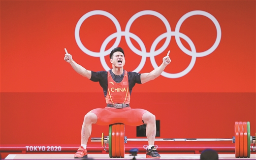 广西小伙石智勇破世界纪录夺奥运冠军