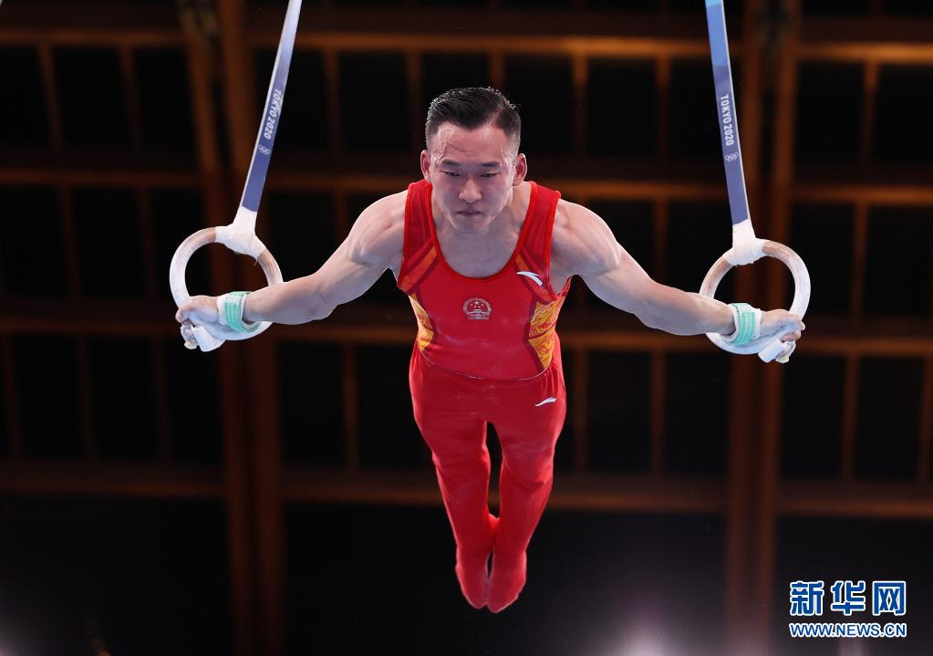 点击图片进入下一页  7月28日,肖若腾在吊环项目比赛中.