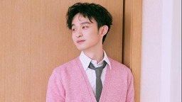 董子健粉色系写真曝光 新戏《流金岁月》开机引期待