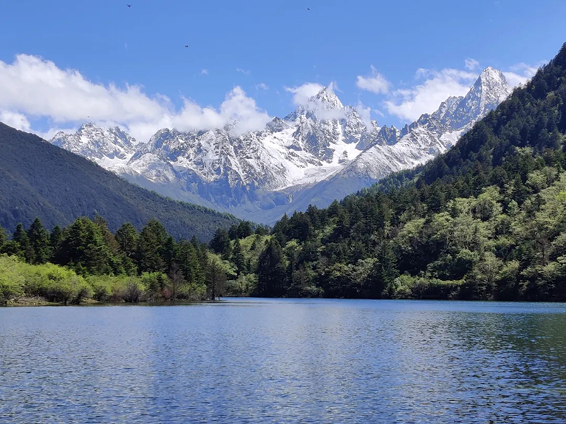 爬山戏水享清凉 四川夏日避暑好去处_fororder_木格措-供图-四川省文旅厅