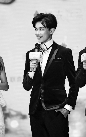 吴磊:接戏家人管 穿四秋裤拍《奇星记》