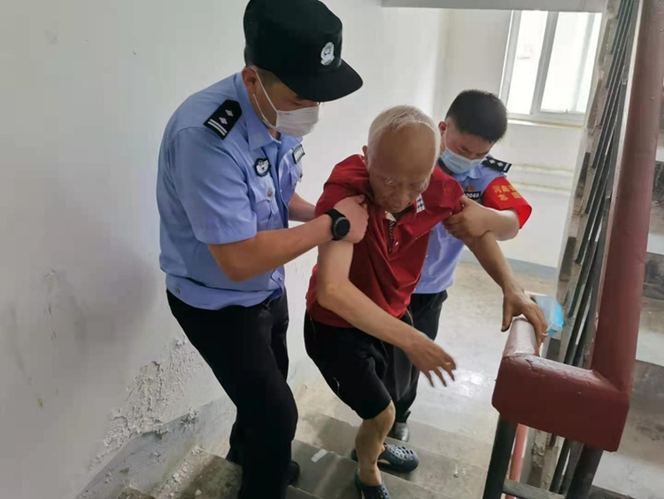 奔赴“疫”线 河南省公安厅120名民警下沉到11个社区