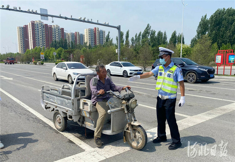 河北文安：严查交通违法 保障安全畅通