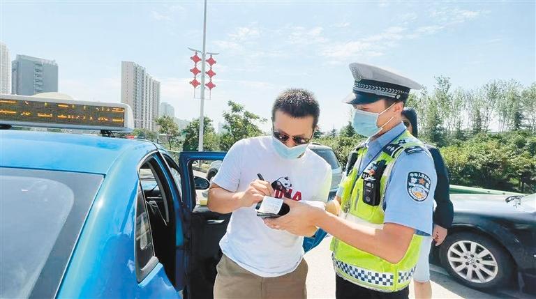 （轉載）高速路上後排乘客不係安全帶也要處罰