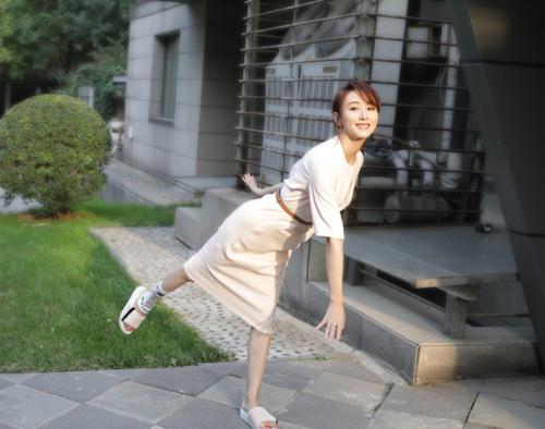 胡静晒照发万圣节秘制战靴网友直呼太可爱了