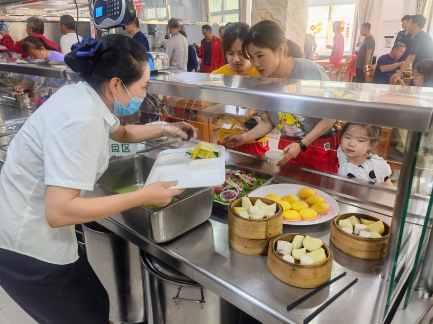 长庆油田采油五厂打造健康暖心食堂让员工更健康_fororder_1