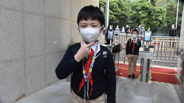 【OK】【两江新区党工委宣传部供稿】重庆两江新区：小学生开学复课打起手势语