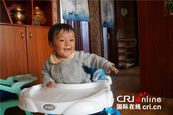 （雪域新颜）西藏放牛娃的春天_fororder_14.达次的小儿子赶上了幸福的新时代