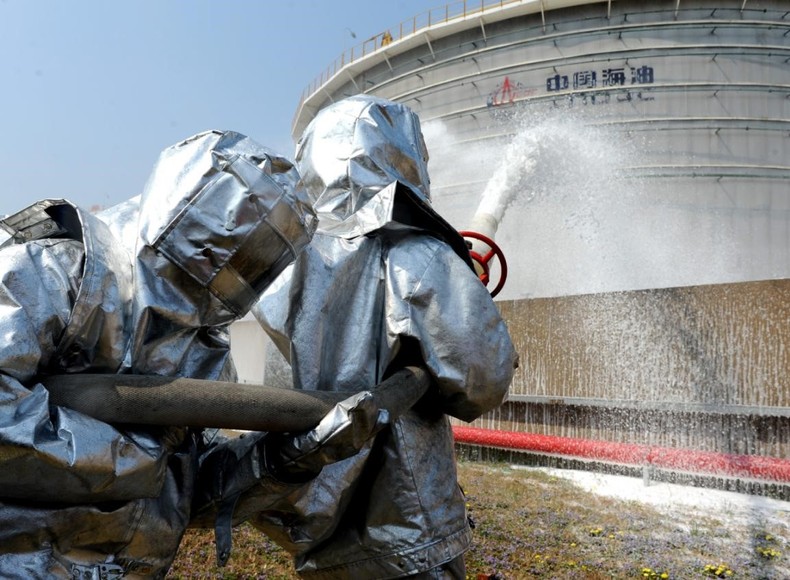 遼寧消防舉行石油化工跨區域滅火救援實戰演練