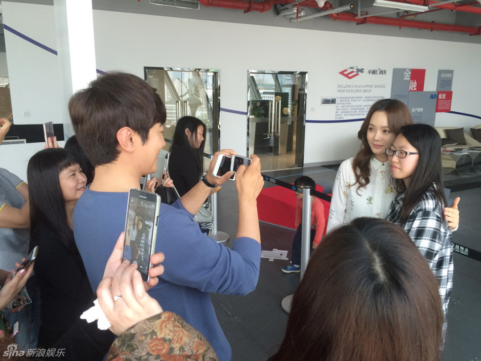 粉丝探班送惊喜 高梓淇奶爸蔡琳感动落泪(图)