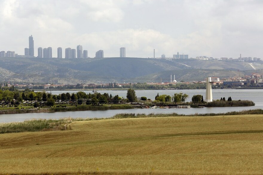 Feature: Turkey's Lake Mogan faces rising threat from urban development_fororder_3