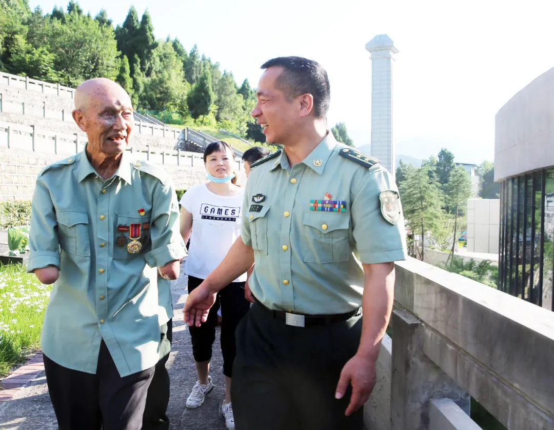 （转载）向英雄致敬 | 断臂老兵李化武 本色依旧