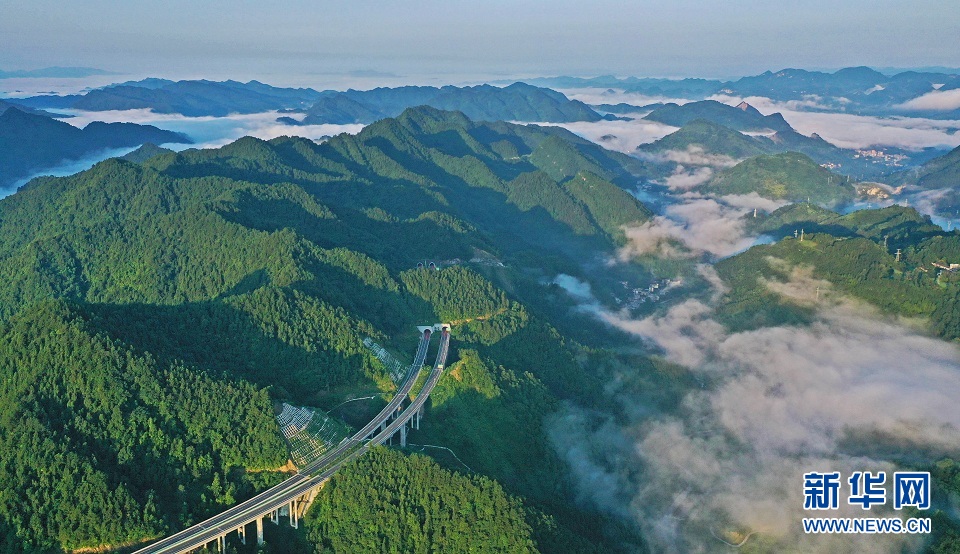 “玉带”绕青山 助力振兴梦