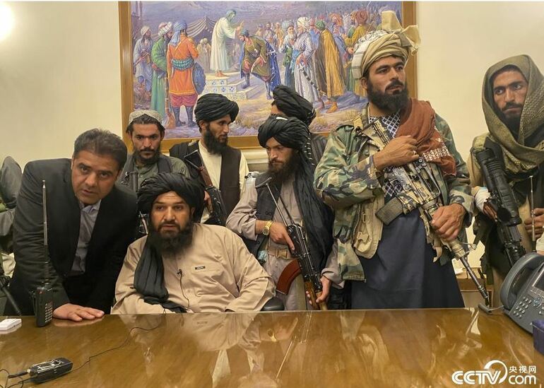 NATO yenildi, Taliban “geri döndü”_fororder_111